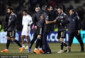 百步穿杨！哈利伯顿首节4记三分贡献12分 另有1断1帽